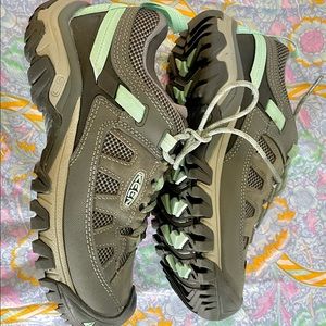 KEEN athletic shoe hiking trail low boot 39.5 9 like new fall classic trainer